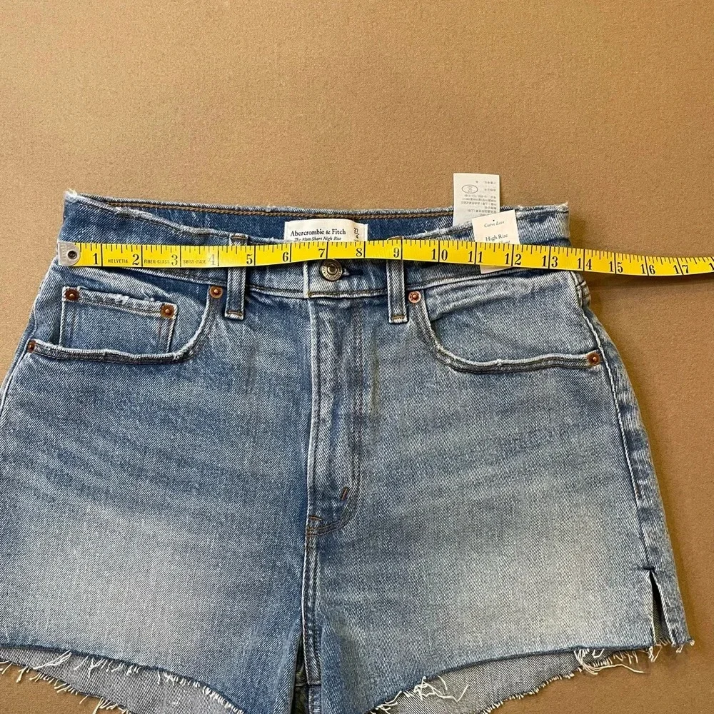 A&F Curve Love The Mom Short High Rise w Sequin Heart Size 4/27 NWT